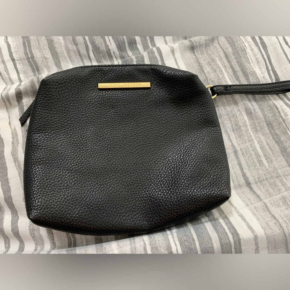 Steve Madden pebble leather wristlet. NWOT, excellent condition inside and out!